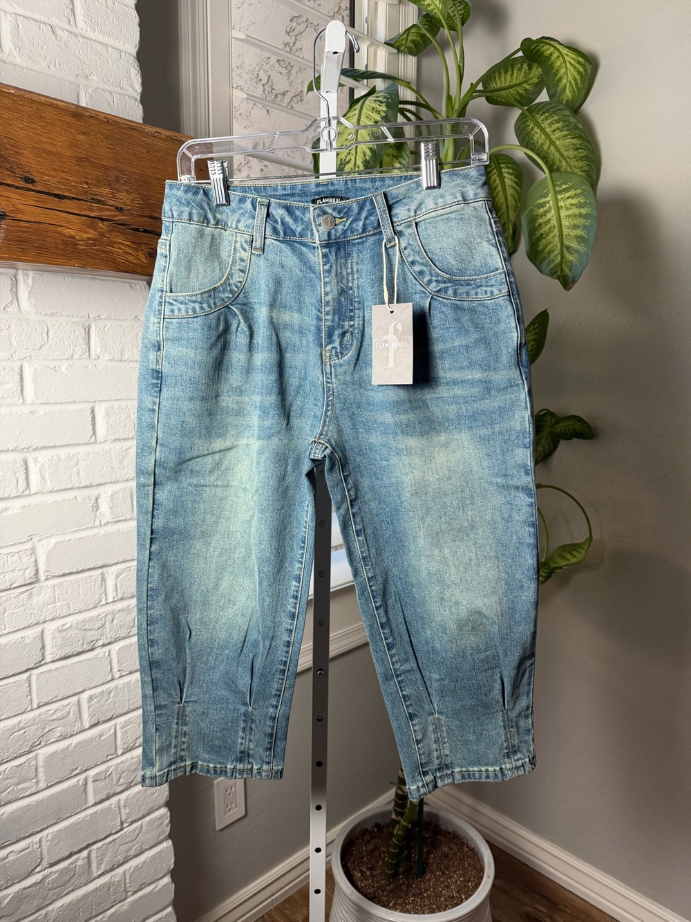 Flamingals Wash Pleated Mid Rise Capri Tapered Jeans - Picture 12 of 14